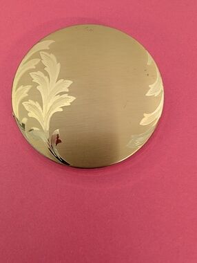 Vintage Compact By Elgin American Gold Leaf Design 1950